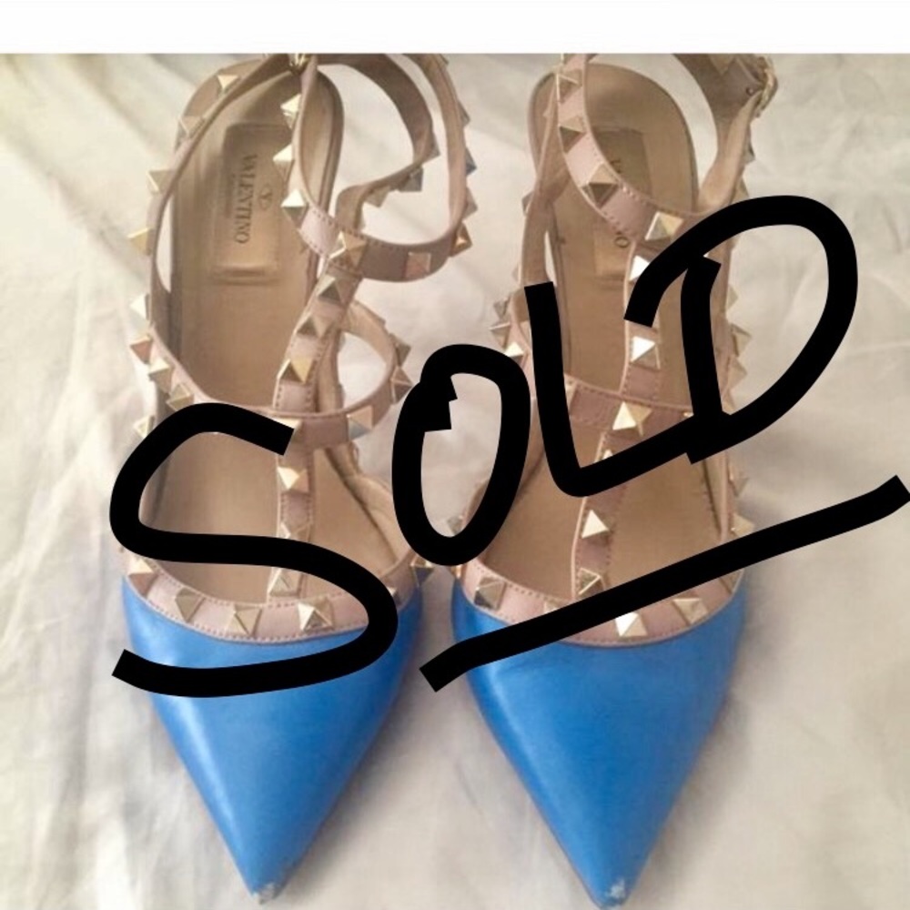 Sold! 🎊🍾🎉Valentino